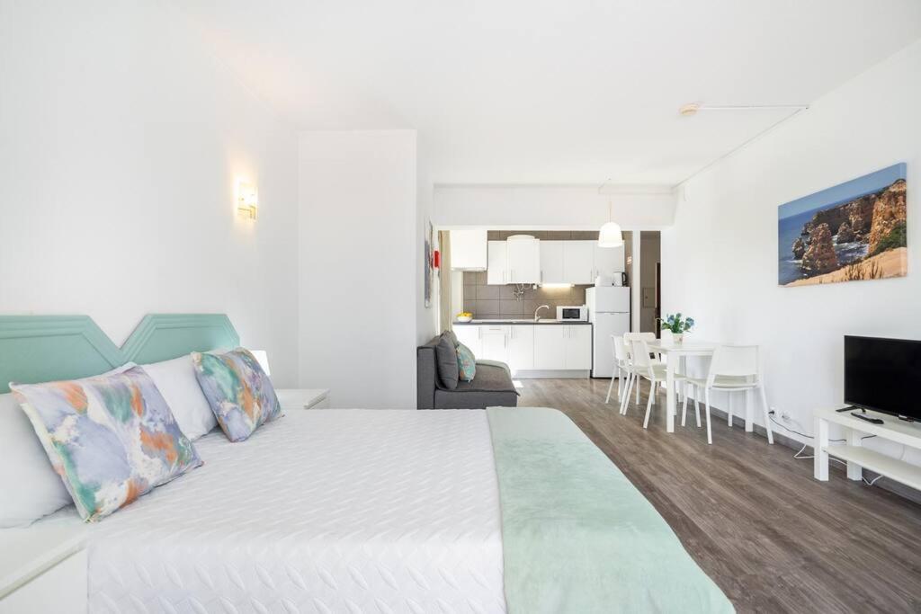 Rocha Beachside Studio By Cc 326 Portimão Eksteriør bilde